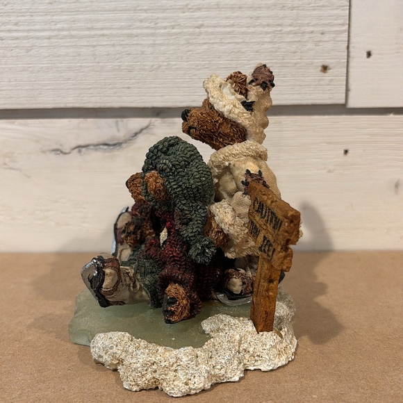 Boyd’s Bear 1995 “Helping Hands” Figurine - Picture 3 of 5